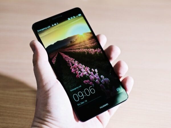 Samsung Galaxy A9 vs. Huawei Mate 8